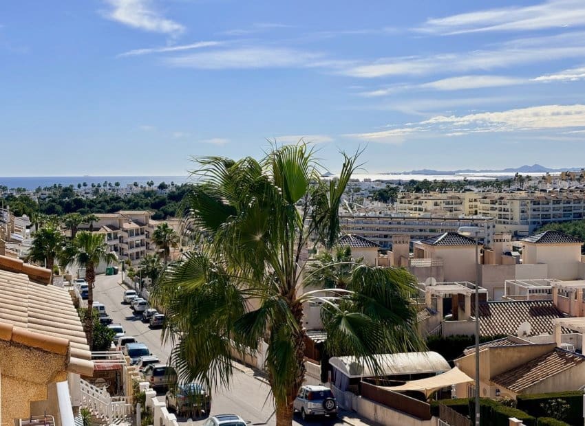 2 soverom Rekkehus til salgs i Filipinas med svømmebasseng - € 245 000 (Ref: 9623235)