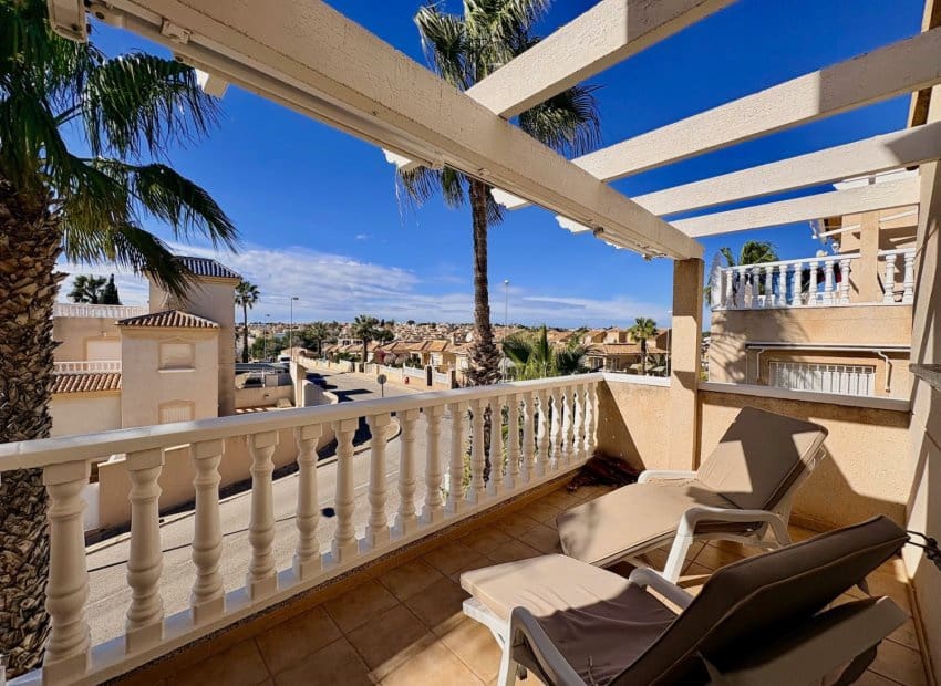 2 soverom Rekkehus til salgs i Filipinas med svømmebasseng - € 245 000 (Ref: 9623235)