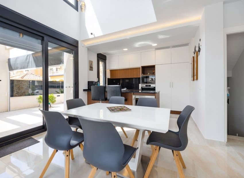 3 slaapkamer Villa te koop in Orihuela Costa met zwembad - € 850.000 (Ref: 9626377)