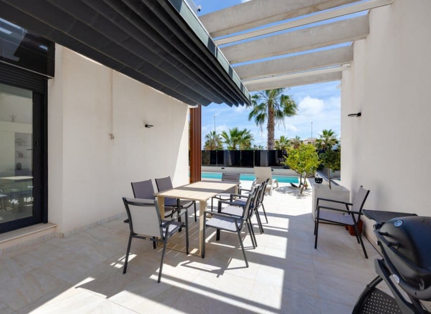 3 slaapkamer Villa te koop in Orihuela Costa met zwembad - € 850.000 (Ref: 9626377)