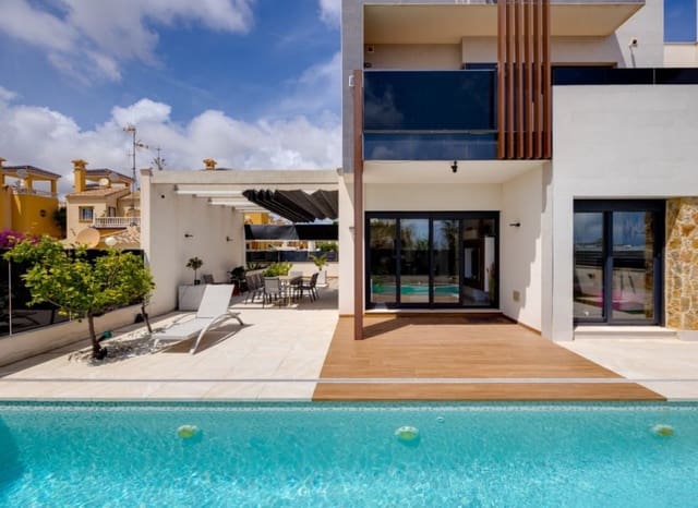 3 slaapkamer Villa te koop in Lomas de Cabo Roig - Los Dolses, Orihuela met zwembad - € 850.000 (Ref: 9626377)