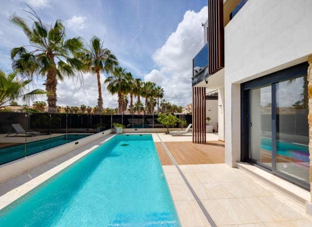 3 slaapkamer Villa te koop in Lomas de Cabo Roig - Los Dolses, Orihuela met zwembad - € 850.000 (Ref: 9626377)