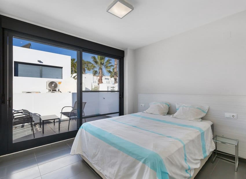 3 slaapkamer Villa te koop in Algorfa met zwembad - € 349.900 (Ref: 9626378)