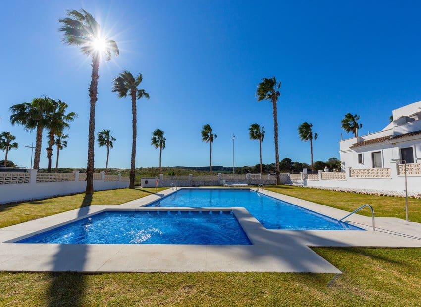 3 slaapkamer Villa te koop in Algorfa met zwembad - € 349.900 (Ref: 9626378)