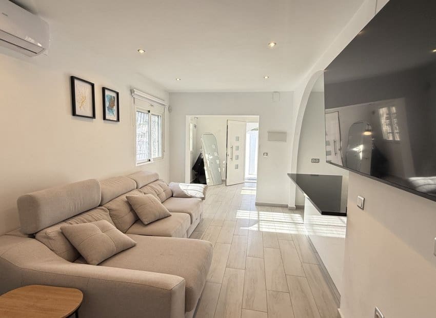 2 sovrum Villa till salu i Villamartin med pool - 255 000 € (Ref: 9626382)