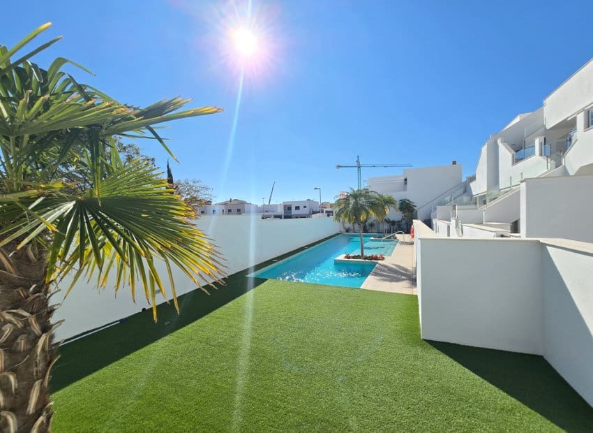 Apartamento de 2 habitaciones en Pilar de la Horadada en venta con piscina - 279.000 € (Ref: 9626609)