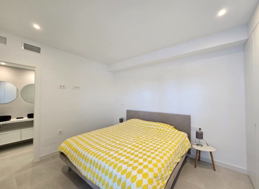 Apartamento de 2 habitaciones en Pilar de la Horadada en venta con piscina - 279.000 € (Ref: 9626609)