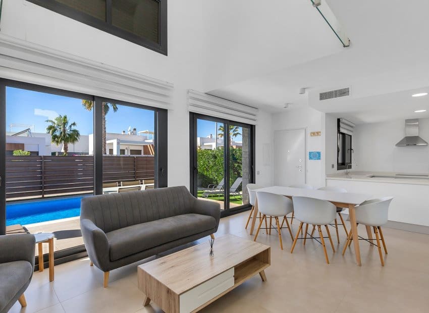 3 slaapkamer Villa te koop in Vistabella met zwembad - € 379.000 (Ref: 9631470)