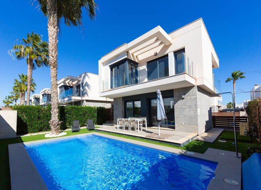 3 slaapkamer Villa te koop in Vistabella met zwembad - € 379.000 (Ref: 9631470)