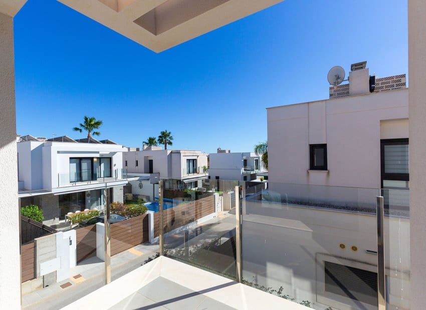 3 slaapkamer Villa te koop in Vistabella met zwembad - € 379.000 (Ref: 9631470)