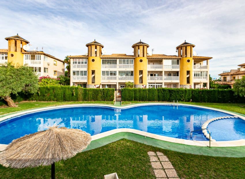 2 soverom Leilighet til salgs i La Zenia med svømmebasseng - € 155 000 (Ref: 9631471)