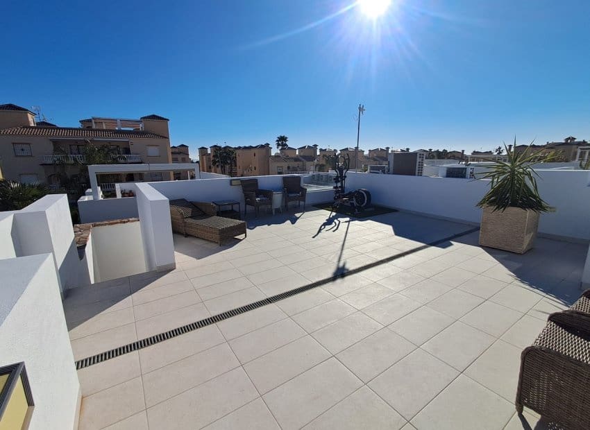 3 chambre Villa/Maison à vendre à Cabo Roig avec piscine - 360 000 € (Ref: 9631472)