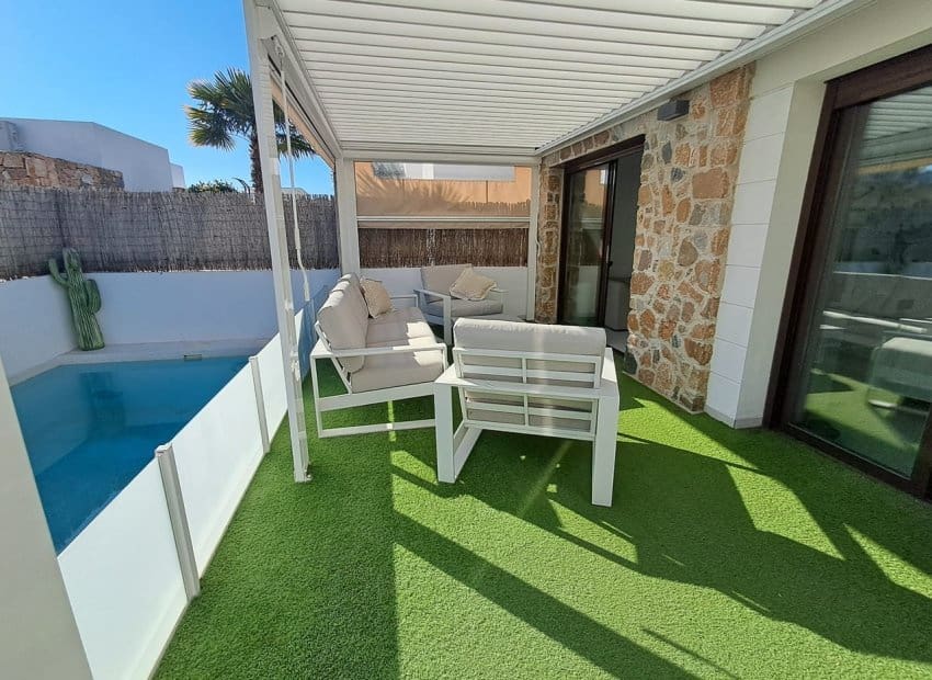 3 chambre Villa/Maison à vendre à Cabo Roig avec piscine - 360 000 € (Ref: 9631472)