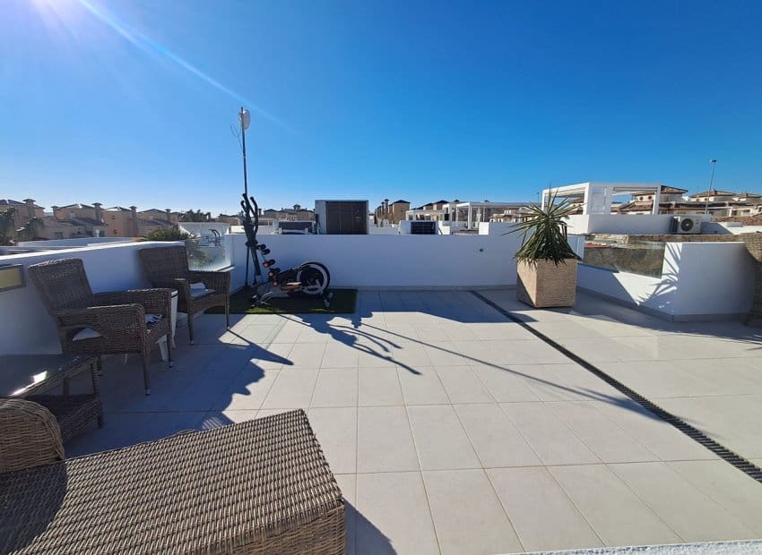 3 chambre Villa/Maison à vendre à Cabo Roig avec piscine - 360 000 € (Ref: 9631472)