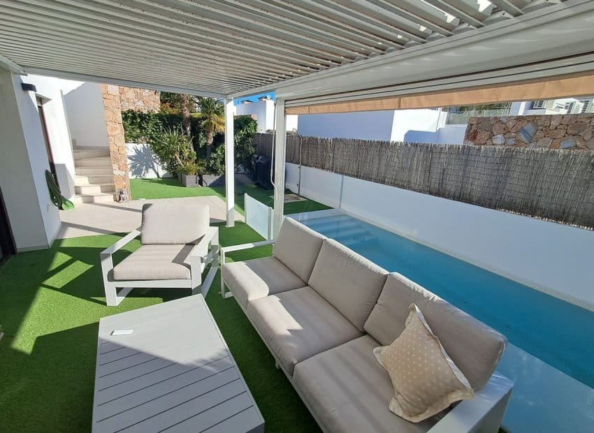 3 chambre Villa/Maison à vendre à Cabo Roig avec piscine - 360 000 € (Ref: 9631472)