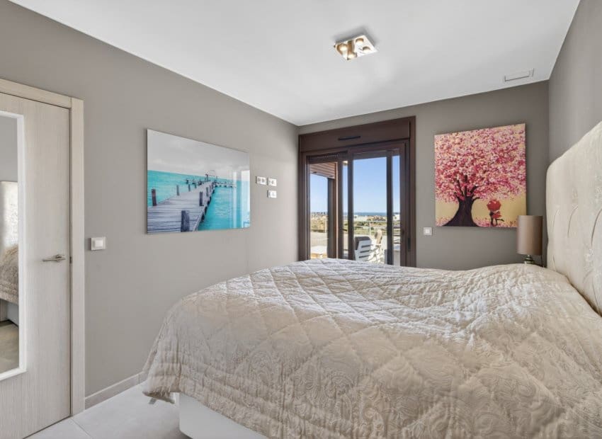 2 soverom Penthouse til salgs i Orihuela Costa med svømmebasseng - € 299 000 (Ref: 9631473)