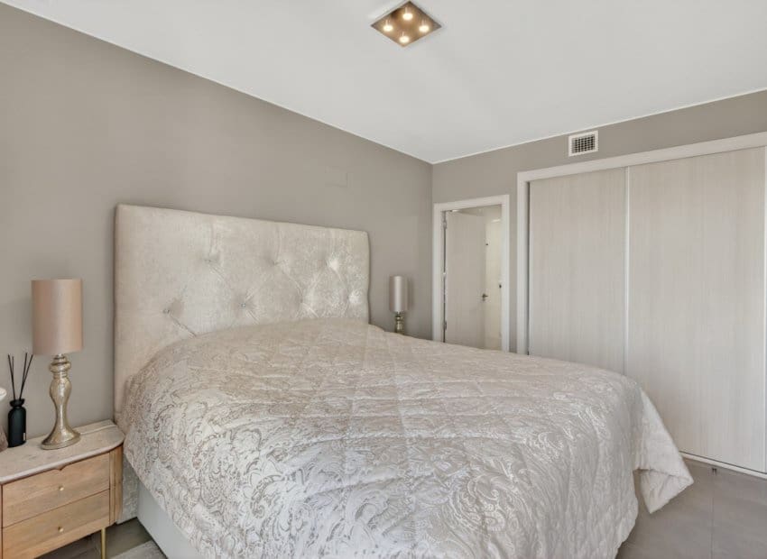 2 soverom Penthouse til salgs i Orihuela Costa med svømmebasseng - € 299 000 (Ref: 9631473)