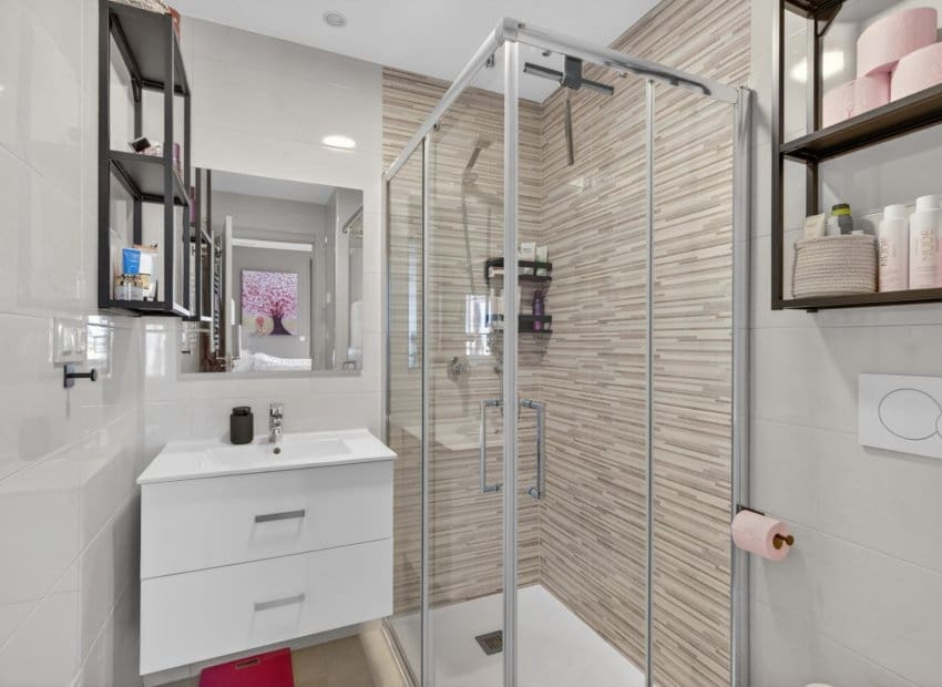 2 soverom Penthouse til salgs i Orihuela Costa med svømmebasseng - € 299 000 (Ref: 9631473)