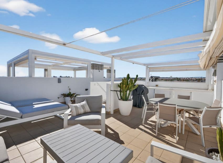 2 soverom Penthouse til salgs i Orihuela Costa med svømmebasseng - € 299 000 (Ref: 9631473)