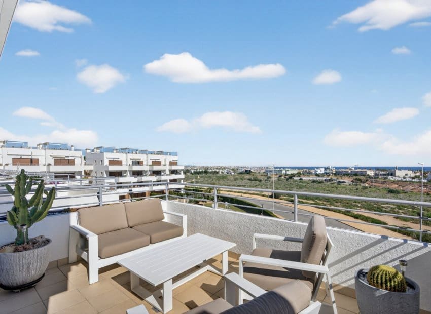 2 soverom Penthouse til salgs i Orihuela Costa med svømmebasseng - € 299 000 (Ref: 9631473)