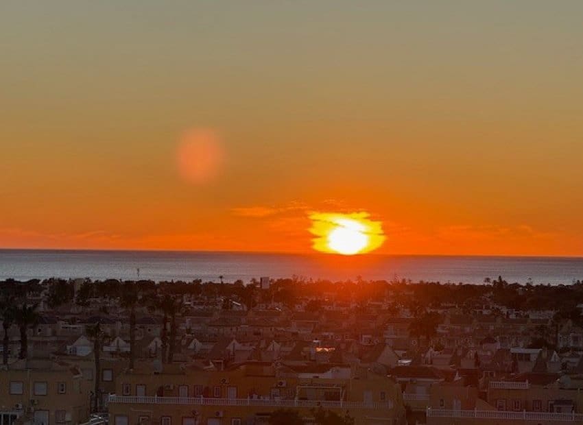 2 soverom Penthouse til salgs i Orihuela Costa med svømmebasseng - € 299 000 (Ref: 9631473)