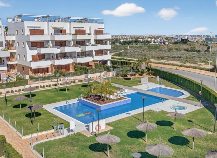 2 soverom Penthouse til salgs i Orihuela Costa med svømmebasseng - € 299 000 (Ref: 9631473)