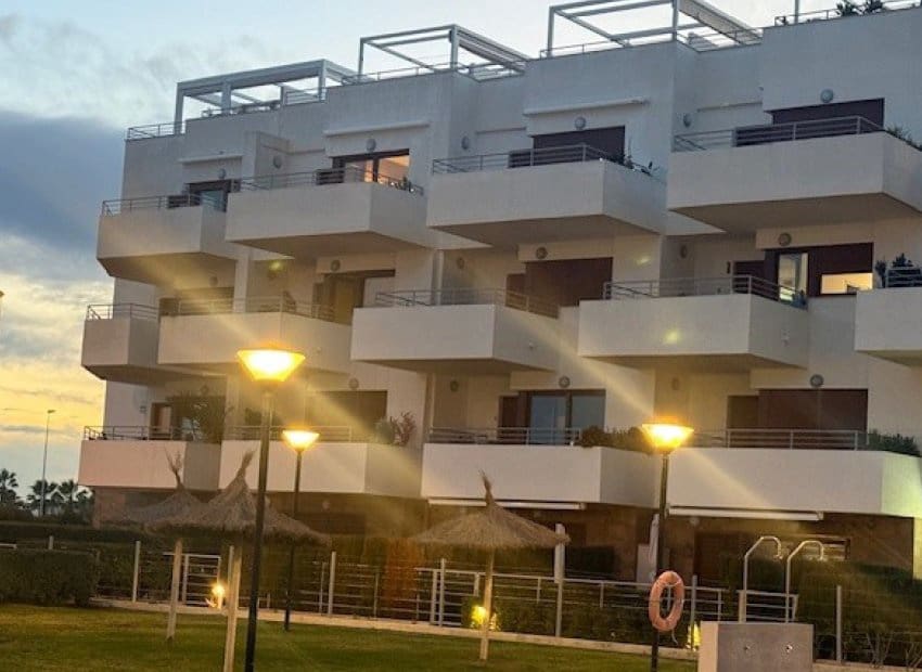 2 soverom Penthouse til salgs i Orihuela Costa med svømmebasseng - € 299 000 (Ref: 9631473)