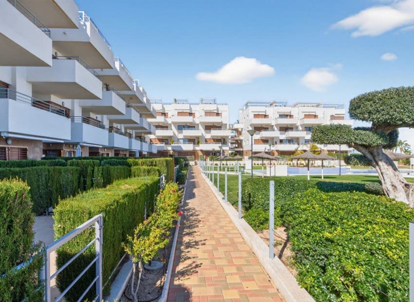 2 soverom Penthouse til salgs i Orihuela Costa med svømmebasseng - € 299 000 (Ref: 9631473)