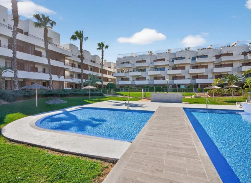 2 soverom Penthouse til salgs i Orihuela Costa med svømmebasseng - € 299 000 (Ref: 9631473)