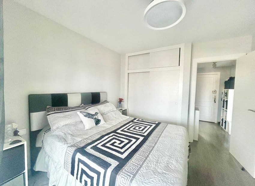 2 soverom Penthouse til salgs i Torrevieja - € 149 950 (Ref: 9631476)