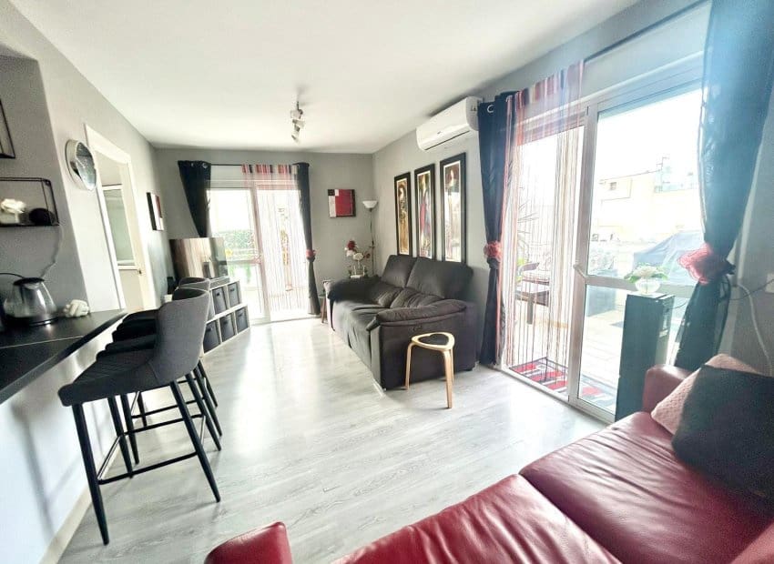 2 soverom Penthouse til salgs i Torrevieja - € 149 950 (Ref: 9631476)