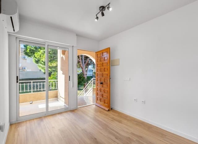 2 bedroom Apartment for sale in Torreblanca, Torrevieja with pool - € 149,990 (Ref: 9631479)