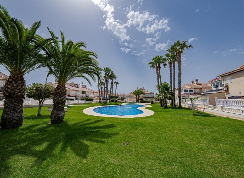 2 quarto Apartamento de Praia para venda em Playa Flamenca com piscina - 199 500 € (Ref: 9635173)