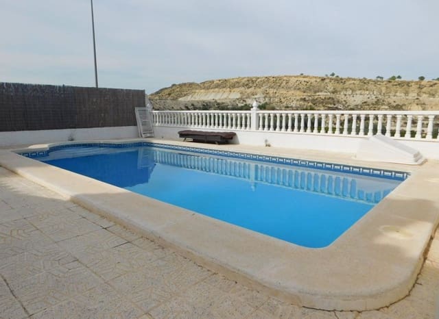 Chalet de 3 habitaciones en Bigastro en venta con piscina - 265.000 € (Ref: 9635176)