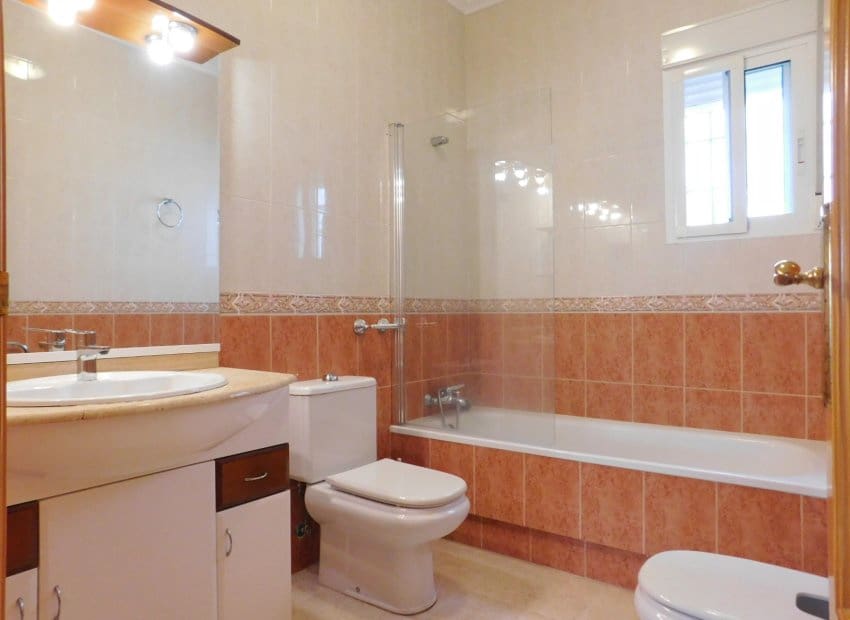 3 bedroom Villa for sale in Bigastro with pool - € 265,000 (Ref: 9635176)