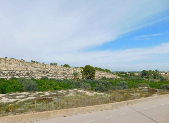 Chalet de 3 habitaciones en Bigastro en venta con piscina - 265.000 € (Ref: 9635176)