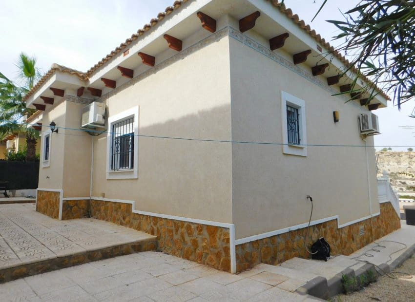 3 bedroom Villa for sale in Bigastro with pool - € 265,000 (Ref: 9635176)
