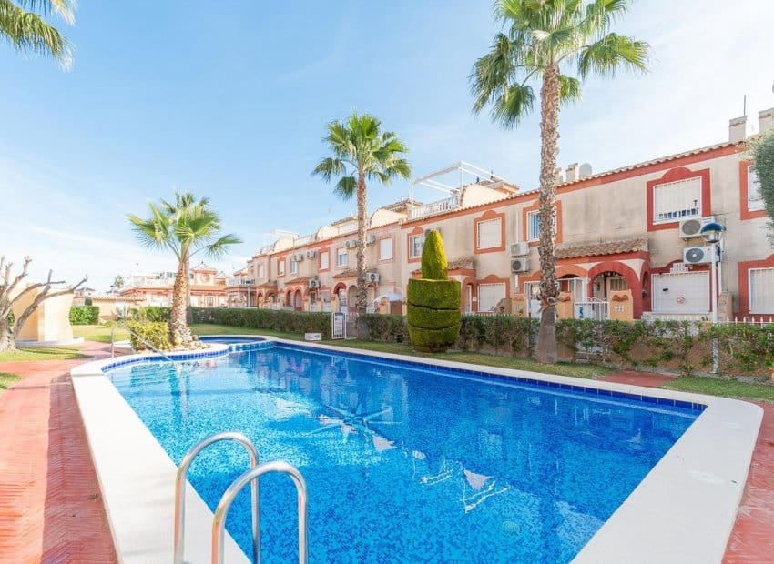 2 quarto Casa em Banda para venda em Playa Flamenca com piscina - 195 000 € (Ref: 9640612)