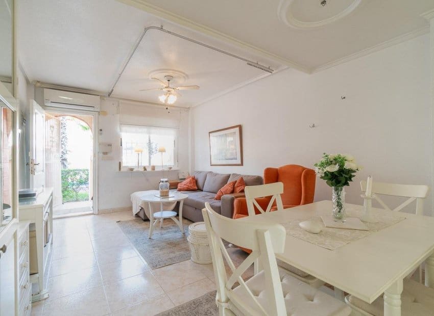 2 quarto Casa em Banda para venda em Playa Flamenca com piscina - 195 000 € (Ref: 9640612)