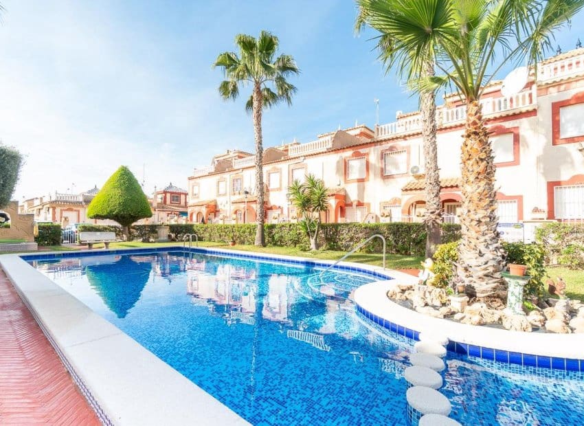 2 quarto Casa em Banda para venda em Playa Flamenca com piscina - 195 000 € (Ref: 9640612)