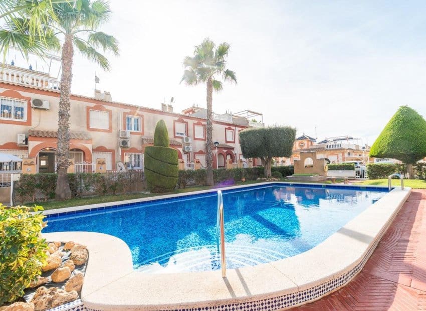 2 quarto Casa em Banda para venda em Playa Flamenca com piscina - 195 000 € (Ref: 9640612)