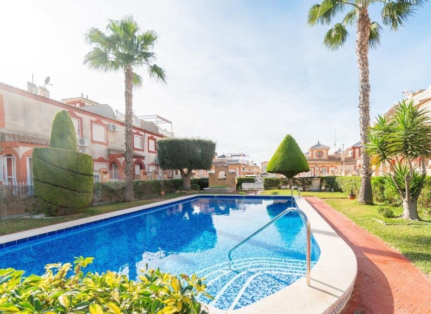 2 quarto Casa em Banda para venda em Playa Flamenca com piscina - 195 000 € (Ref: 9640612)