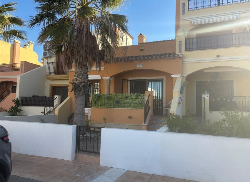 Casa de 3 habitaciones en Algorfa en venta con piscina - 249.000 € (Ref: 9640629)