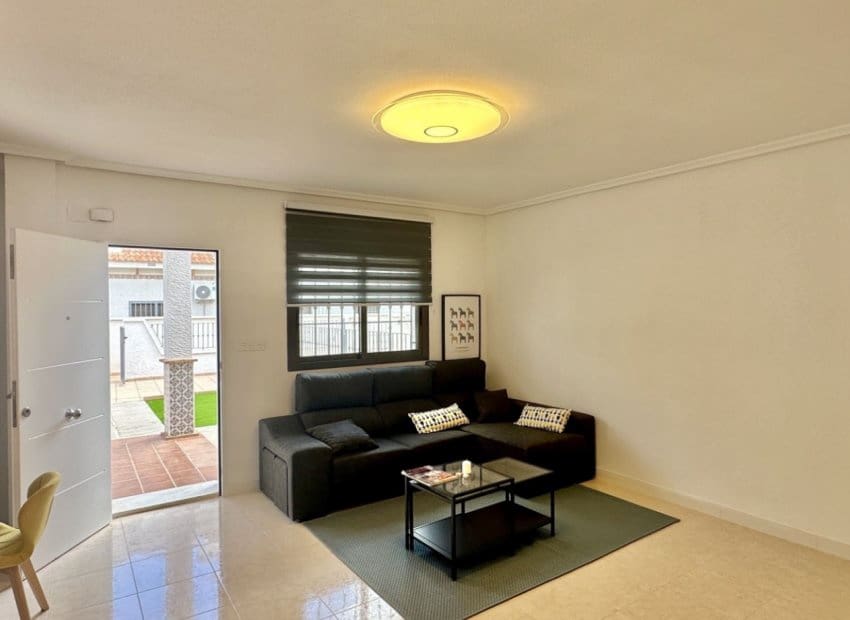 3 makuuhuone Omakotitalo myytävänä paikassa San Miguel de Salinas - 229 000 € (Ref: 9640631)