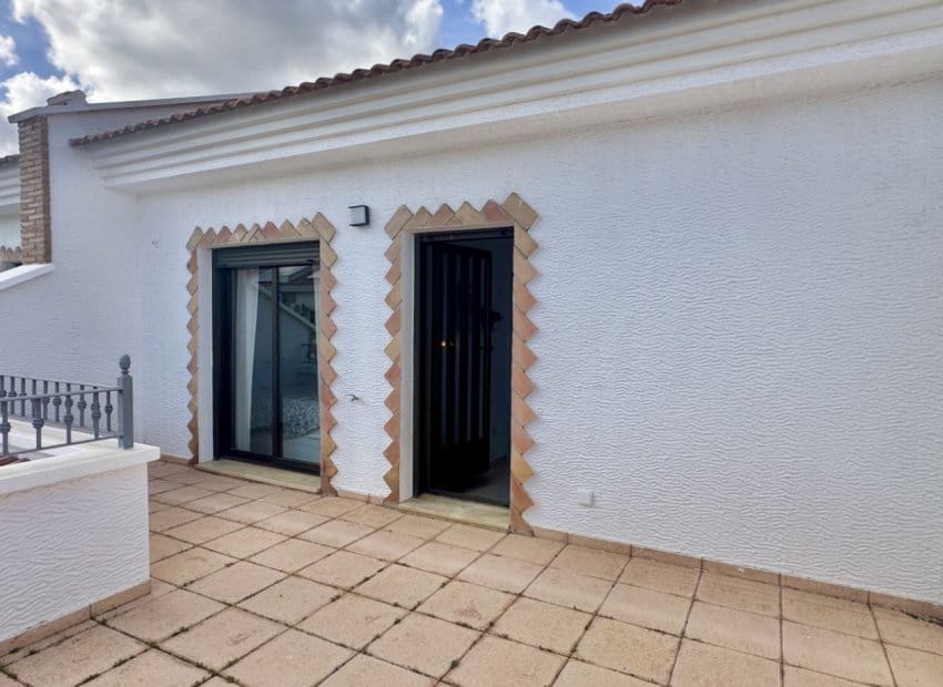 3 makuuhuone Omakotitalo myytävänä paikassa San Miguel de Salinas - 229 000 € (Ref: 9640631)