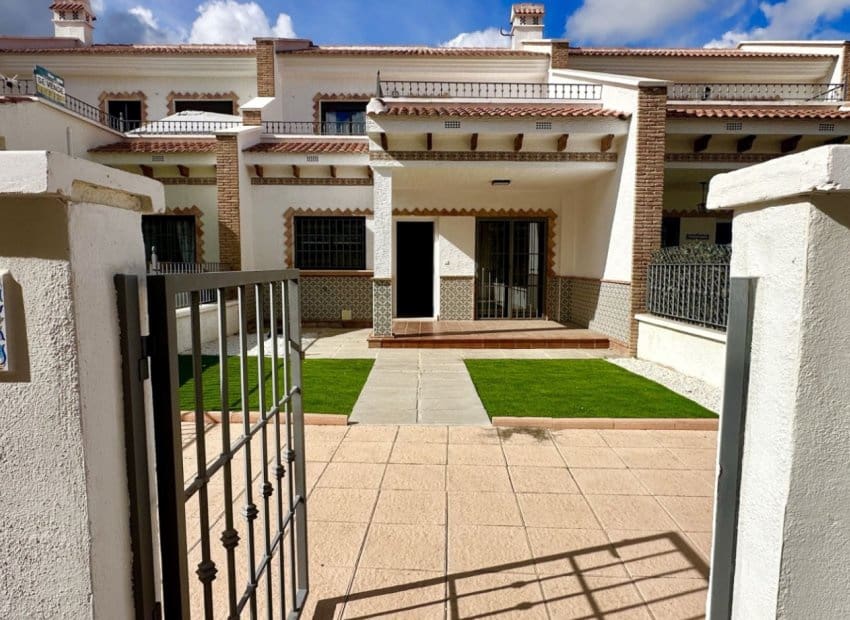 3 makuuhuone Omakotitalo myytävänä paikassa San Miguel de Salinas - 229 000 € (Ref: 9640631)