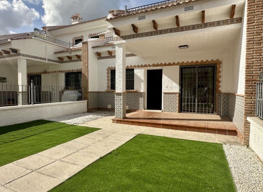 3 makuuhuone Omakotitalo myytävänä paikassa San Miguel de Salinas - 229 000 € (Ref: 9640631)