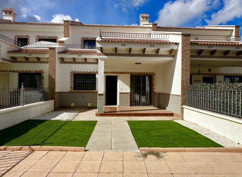 3 makuuhuone Omakotitalo myytävänä paikassa San Miguel de Salinas - 229 000 € (Ref: 9640631)