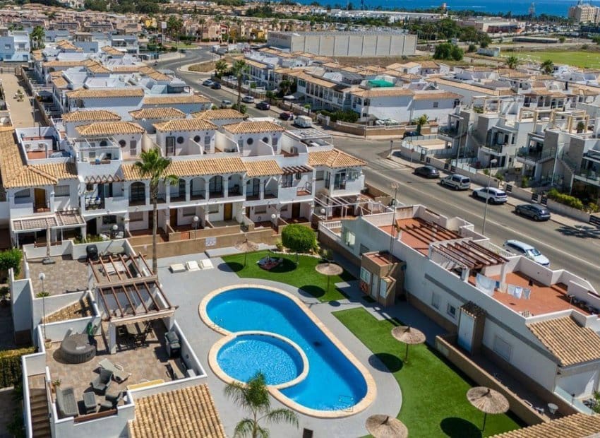 2 bedroom Apartment for sale in Orihuela Costa with pool - € 174,900 (Ref: 9649891)