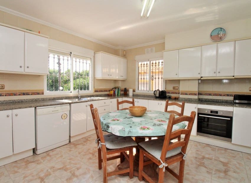 4 sovrum Villa till salu i Playa Flamenca med pool - 379 000 € (Ref: 9649894)